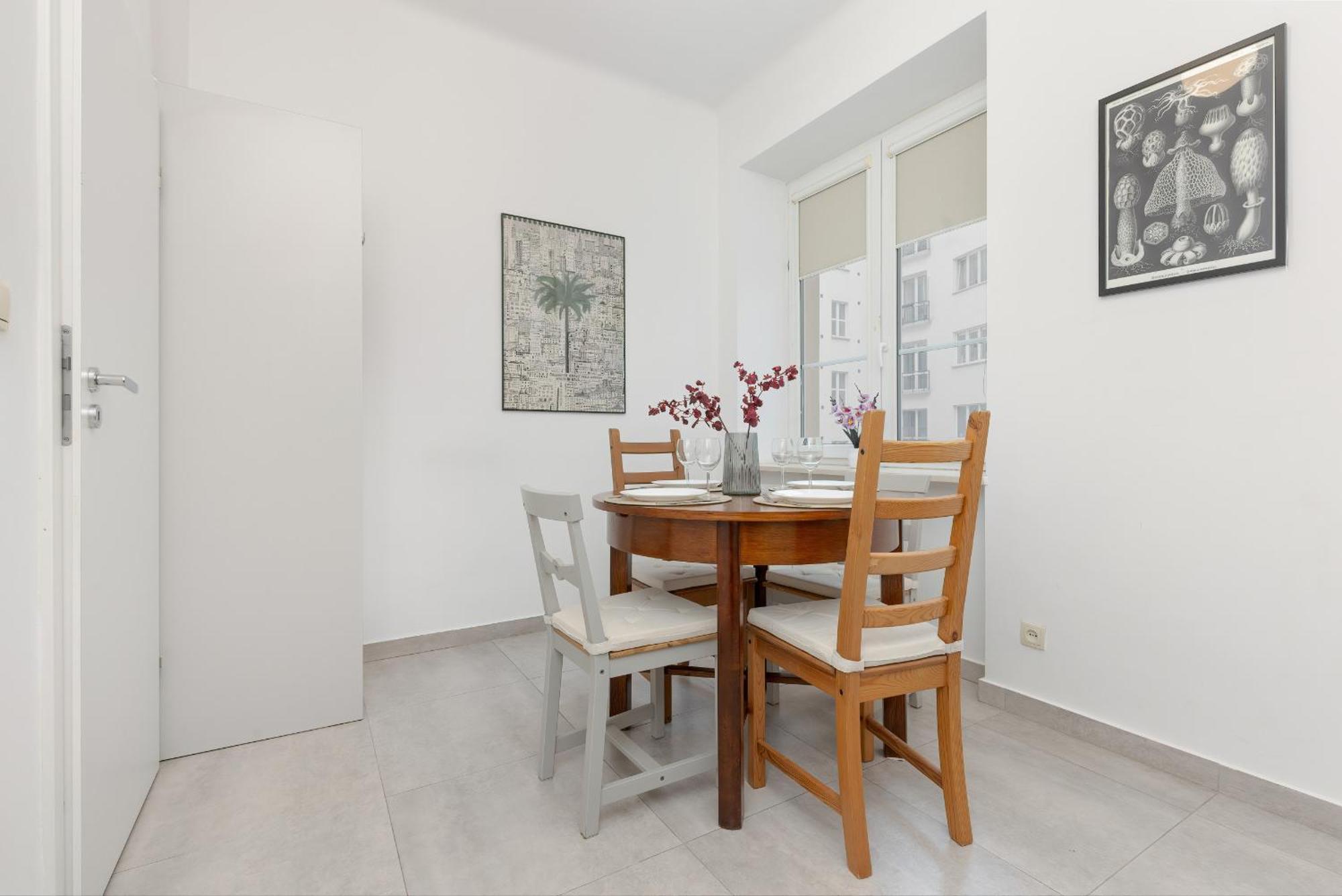 Apartmán In The Center Of With Balcony And Separate Kitchen By Renters Varšava