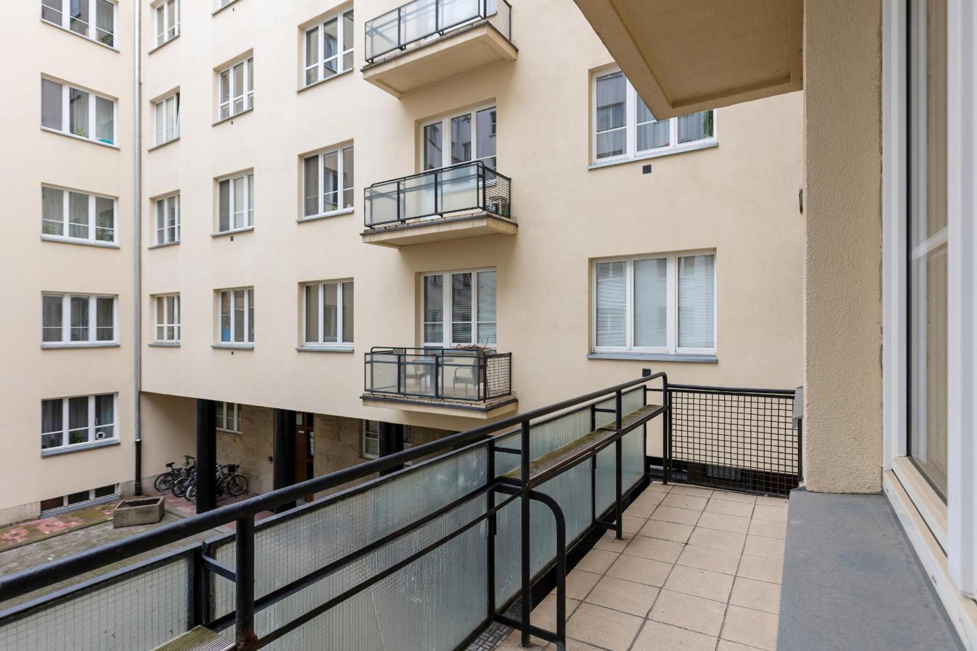 In The Center Of With Balcony And Separate Kitchen By Renters * Varšava