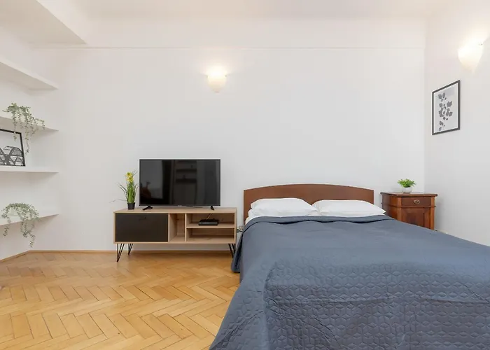 Studio In The Center Of Warsaw With Balcony And Separate Kitchen By Noclegi Renters